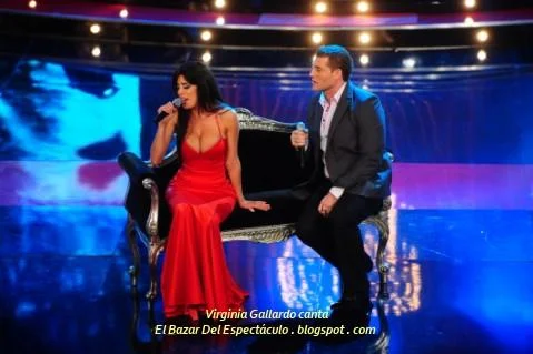 Virginia Gallardo canta.JPG