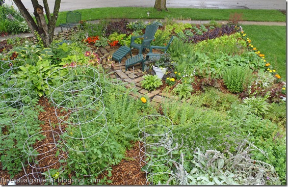 Friday Quick Tips – Front Lawn Vegetable Garden Idea