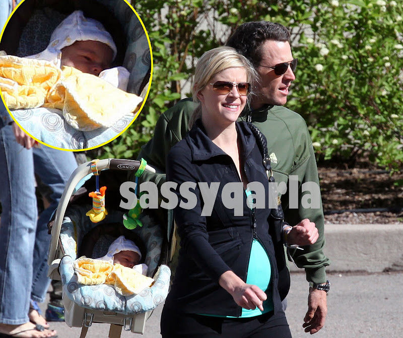 Photo Lance Armstrong Introduces Baby Max to the World!