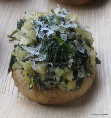 Spinach-Stuffed-Mushroom-tasteasyougo.com