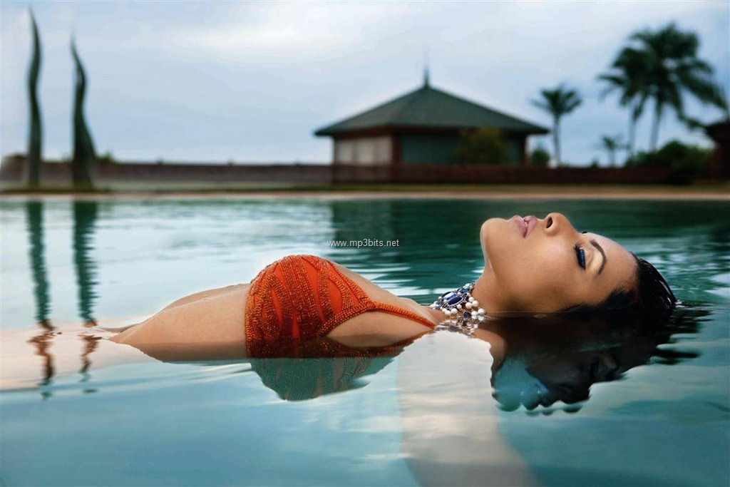 [Monikangana-Dutta-Kingfisher-calendar-Hot-wallpapers[6].jpg]