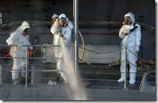Tecnici al lavoro nella centrale di Fukushima