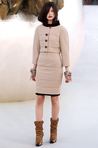 [Automne Hiver Haute Couture 2010 - Chanel 9[6].jpg]