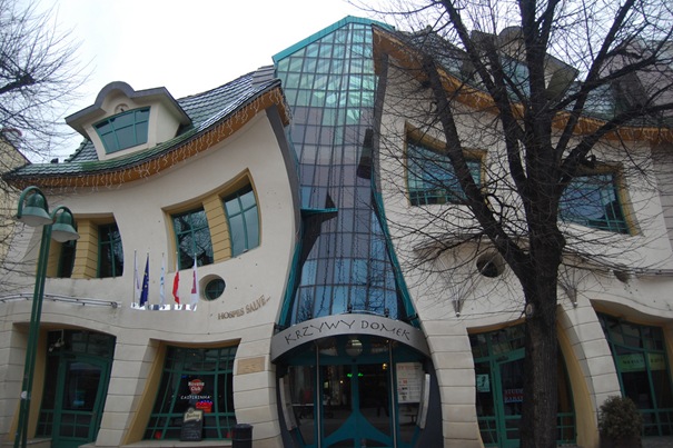 50 Strange Buildings of the World