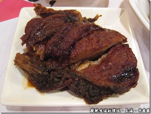 上海斗香園，本幫醺魚RMB18，這道菜是傳統的上海冷菜，不過這裡的勳魚切得太大塊了，吃起來也太溼，勳得還不夠乾。