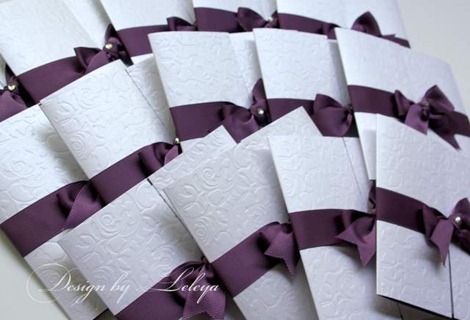 Свадебное приглашение с фиолетовой лентой