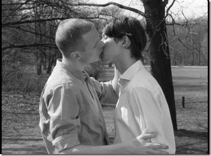 gay kiss9