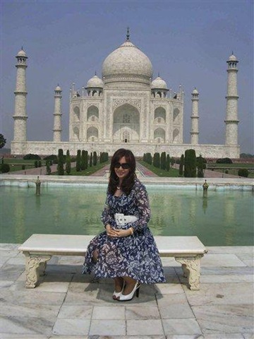 [a Cristina Kirchner pasea en el Taj Majal[5].jpg]