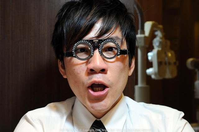 Yahoo! 奇摩摩人的雲端印刷新體驗.眼鏡桌曆誕生記-光明分子.眼鏡