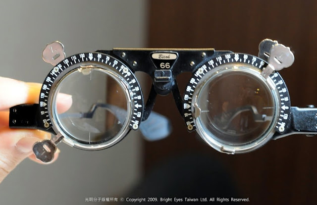 Yahoo! 奇摩摩人的雲端印刷新體驗.眼鏡桌曆誕生記-光明分子.眼鏡