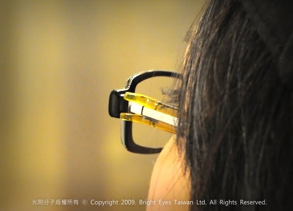 Yahoo! 奇摩摩人的雲端印刷新體驗．眼鏡桌曆誕生記－光明分子．眼鏡