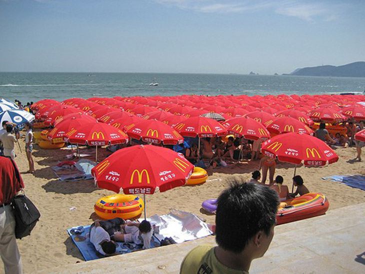 [populated beach in korea (12).jpg]