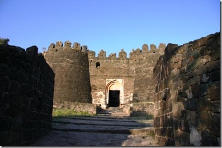 3.Daulatabad Fort - Historical Place in India (2)