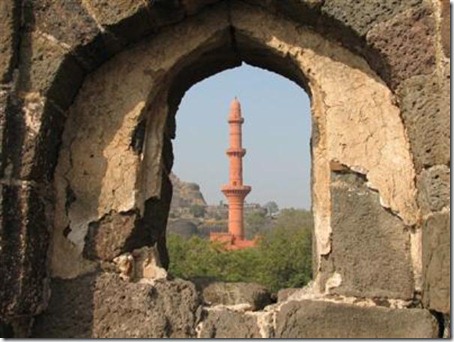 10.Daulatabad Fort - Historical Place in India