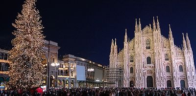 [400px-Duomo_Milano_Natale.jpg]