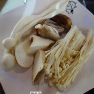 小蒙牛頂級麻辣養生鍋