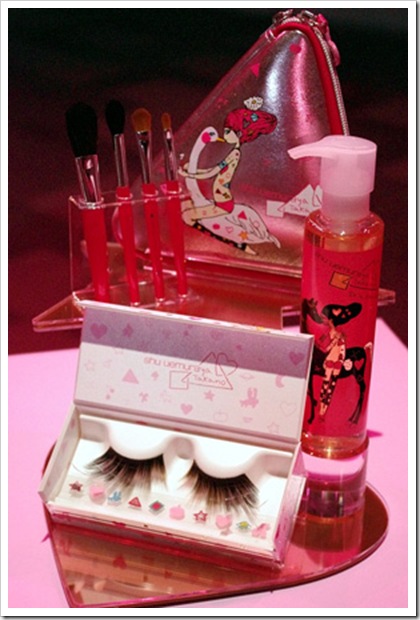 Shu-Uemura-Holiday-Christmas-2010-collection-false-eyelashes-brushes
