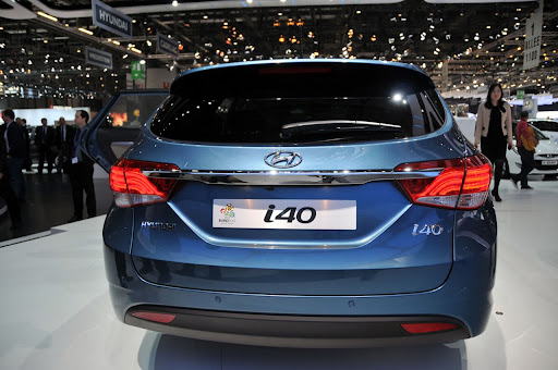 2011-Hyundai-i40-13.jpg
