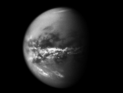 nuvens equatoriais em Titã