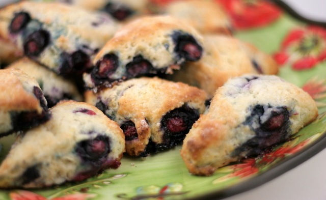 [blueberry scones 3[6].jpg]