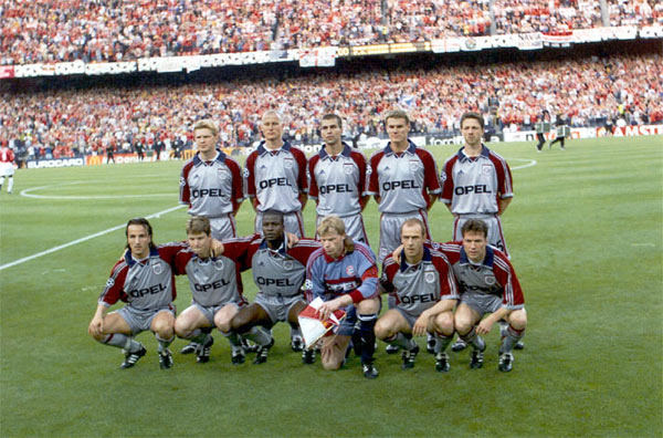 Mario Basler winkt ab Fußball 1. BL Herren Saison 1998 1999, FC Bayern München Einzelbild