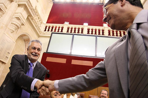 cheques en blanco. dará «cheques en lanco».
