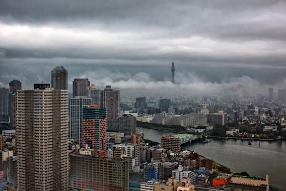 東京スカイツリーも雲で麓が見えません ひでおちゃんねる