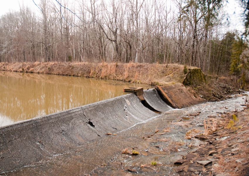 [10-unusual-spillway3.jpg]