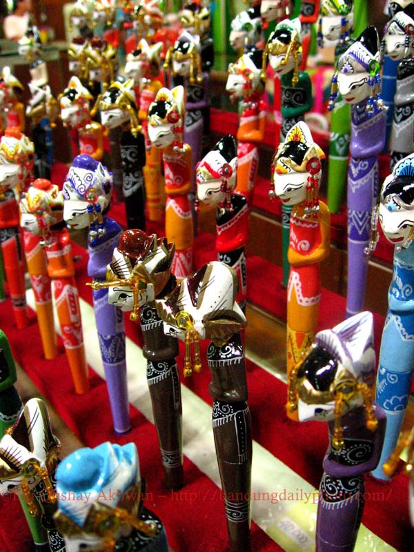 BANDUNG DAILY PHOTO Bandung Souvenir 02 Miniature Wayang BANDUNG DAILY PHOTO Bandung Souvenir 02 Miniature Wayang