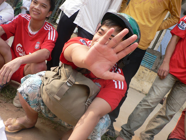 http://lh3.ggpht.com/_kPCvWoypl2g/SSJb1FKkMxI/AAAAAAAAAx4/TUgXmoMBk4c/s640/bongdanhaunhet%20021.jpg