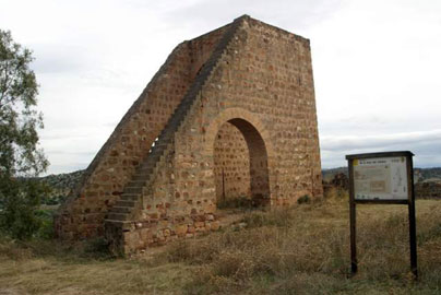 Castillete de mampostería de mina El Calvario