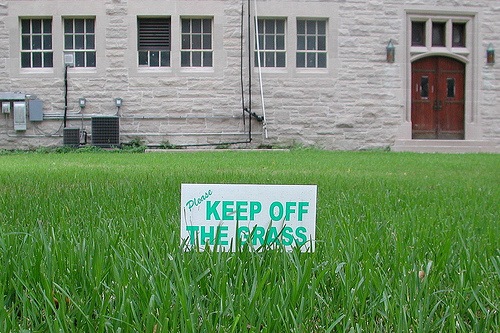 [2010.08.02_Grass_Keep_Off[8].jpg]