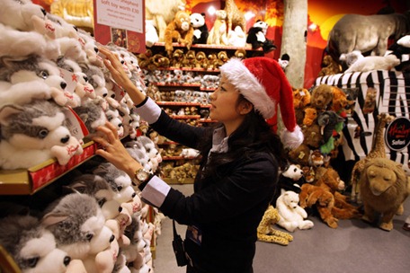 Hamleys Prepare Last Wave Christmas Shoppers ArJ0LE1kImNl