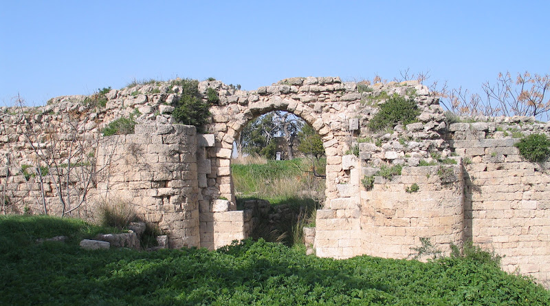 http://lh3.ggpht.com/_l65UmHEKyXM/R7SkKUqFaeI/AAAAAAAAAu0/B9f9Wghbfns/s800/HaBonim-S-05-s-gate.jpg