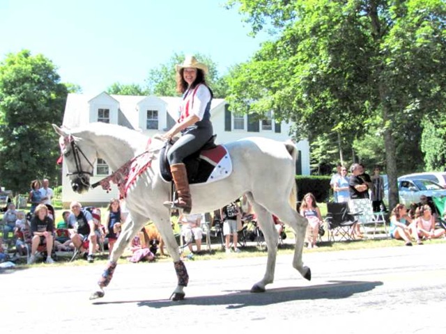 [4th of july horse an rider[2].jpg]