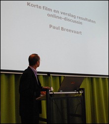 Paul Breevaart van OCW, de motor achter de regioconferenties, presenteert de resultaten van de onlinediscussie op LinkedIn