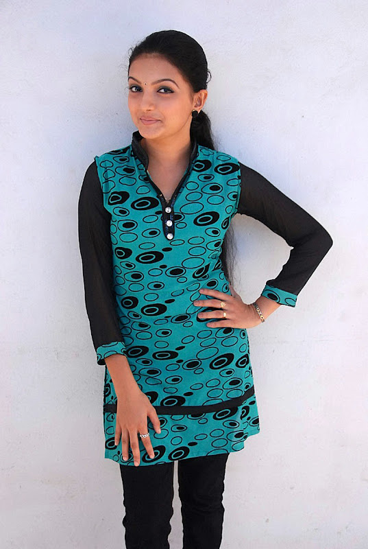 Saranya Mohan Photo Shoot big  show