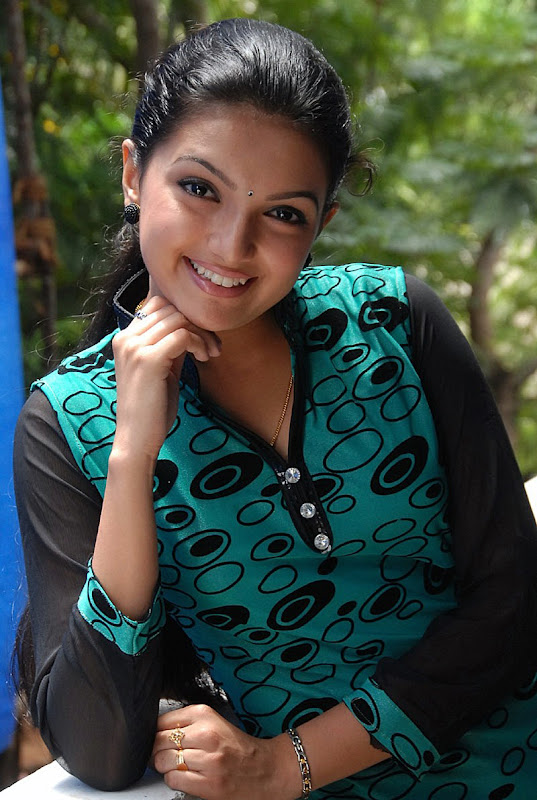 Saranya Mohan Photo Shoot big  show