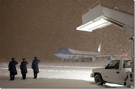obama plane arrives in blizzard