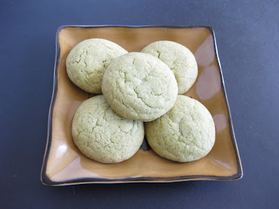 close-up photo of a plate of cookies