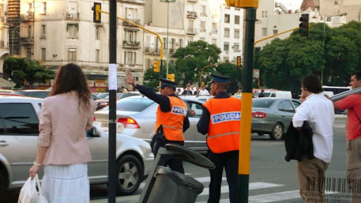 Traffic Police of Buenos Aires Tries to Prevent a Traffic Meltdown during Rush Hour
