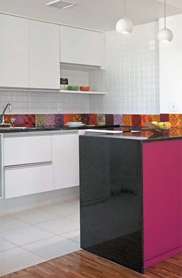 [Casa de Valentina - via Casa Claudia - cozinha pink com azulejos coloridos 1[5].jpg]