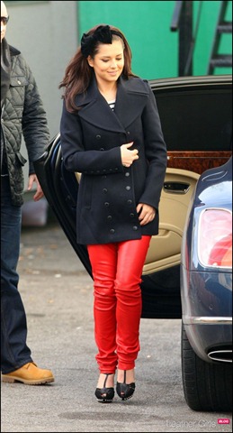 [Cheryl-Cole-red-leather-pants-7-600x1114[6].jpg]