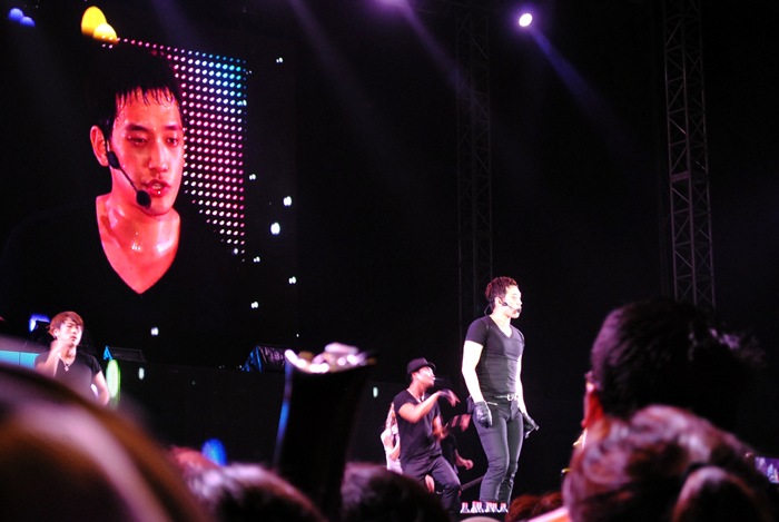 [rain bi concert 2[3].jpg]