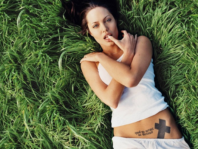 [Angelina-Jolie-3[4].jpg]