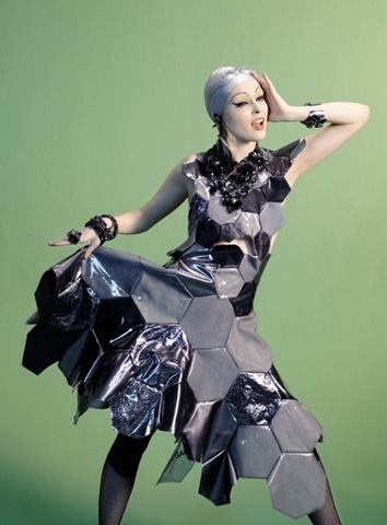 [coco-rocha-for-les-echos-by-jean-paul-gaultier-2009 1[3].jpg]
