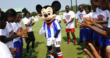 DISNEY E ZICO SOCCER CLINIC DISNEY E ZICO SOCCER CLINIC
