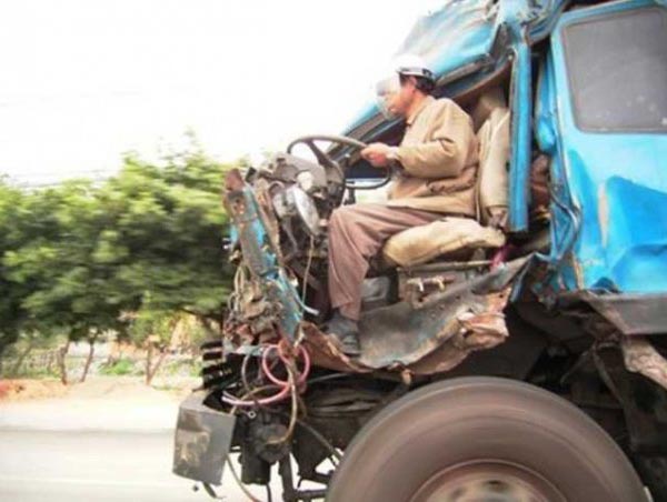 Photos that need no words to laugh - Accident truck driver with helmet