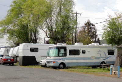 [05 Parked at Kings Court RV Park[2].jpg]