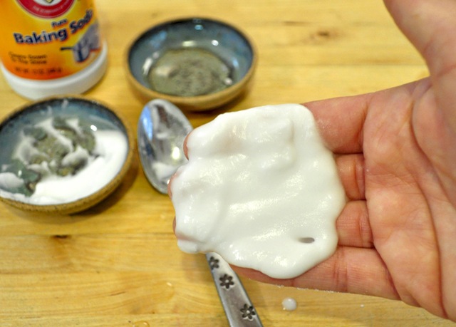 [how to soothe a burn using baking soda paste[10].jpg]